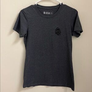 Stio Women's Charcoal Short Sleeve Tee with Pine Cone Size Small